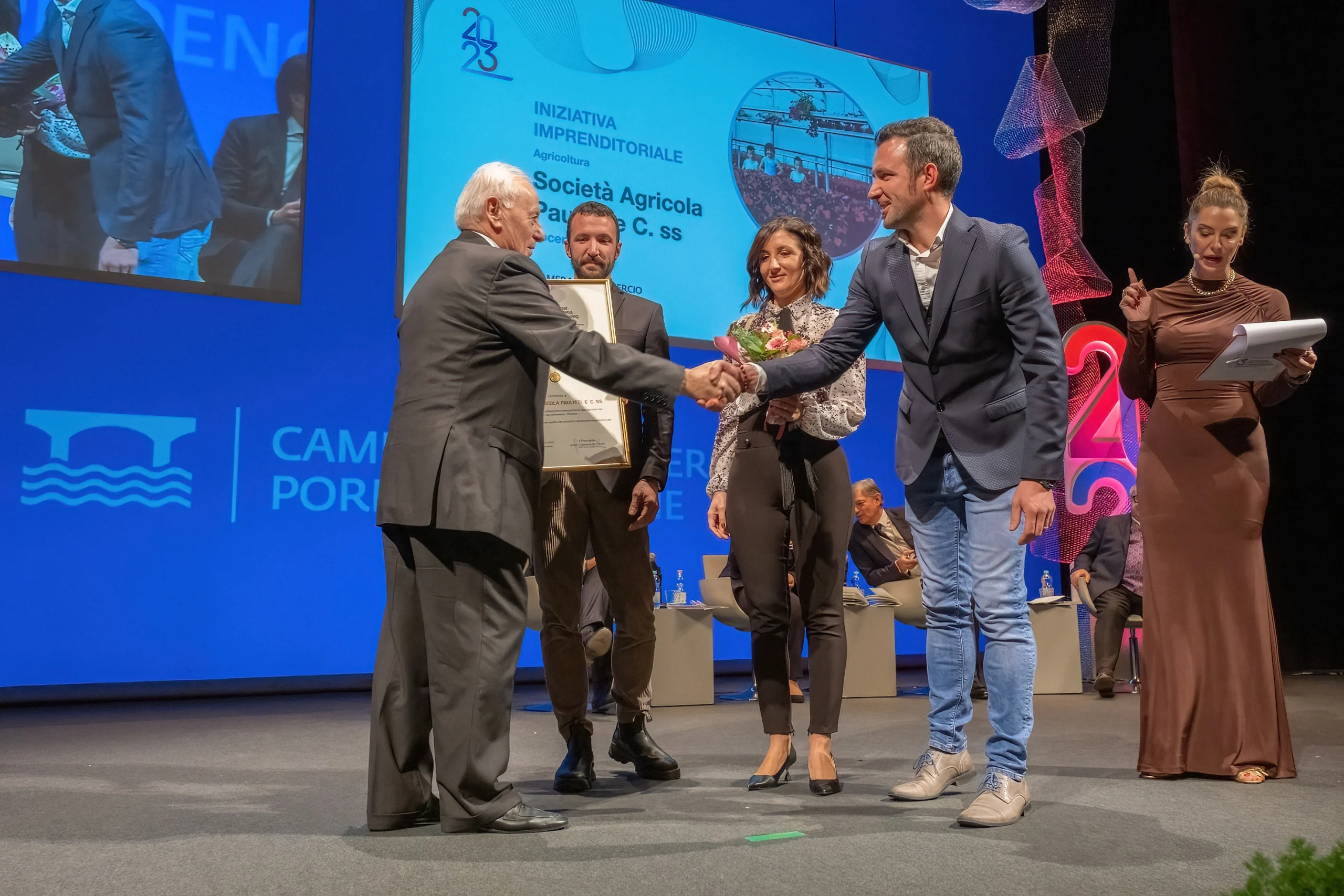Spiripau riceve il "Diploma di Benemerenza con medaglia d’oro" dalla Camera di Commercio Industria Artigianato e Agricoltura di Pordenone - Udine.